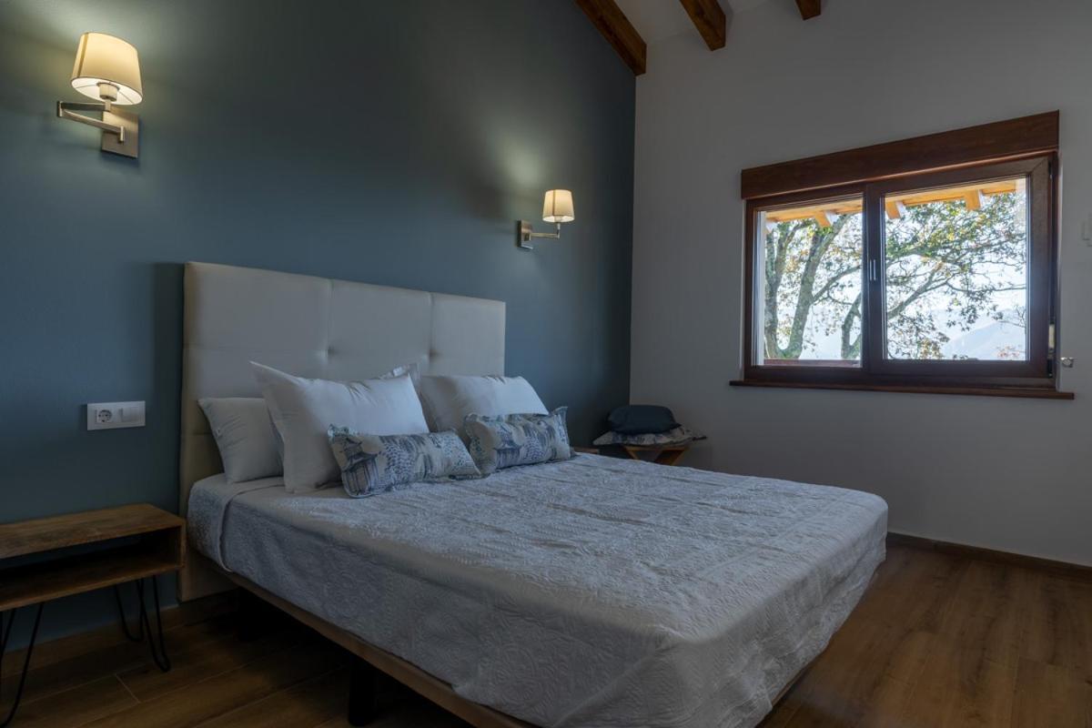 Apartamentos Montes Vindios Onís Екстериор снимка