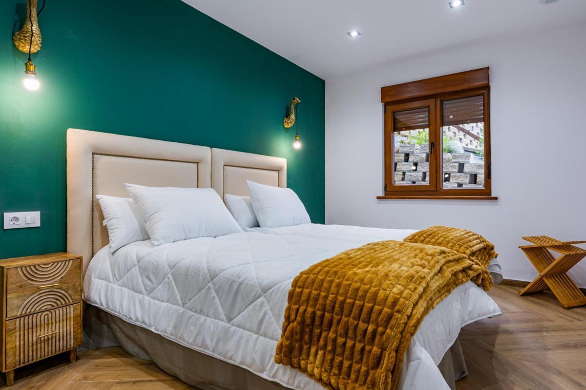 Apartamentos Montes Vindios Onís Екстериор снимка