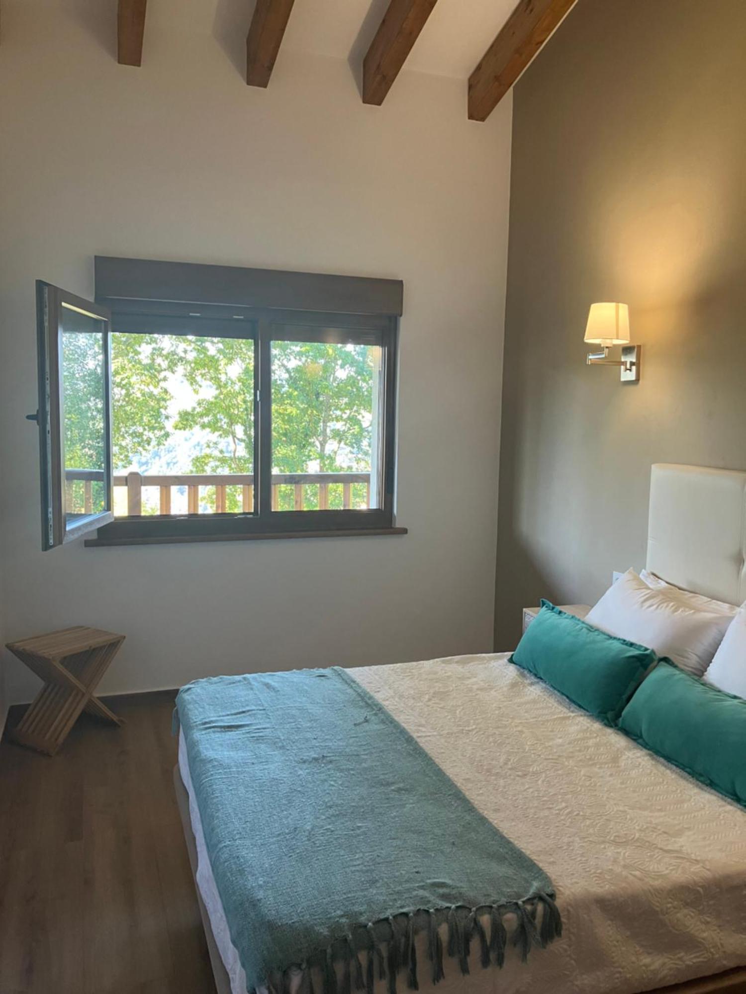 Apartamentos Montes Vindios Onís Екстериор снимка