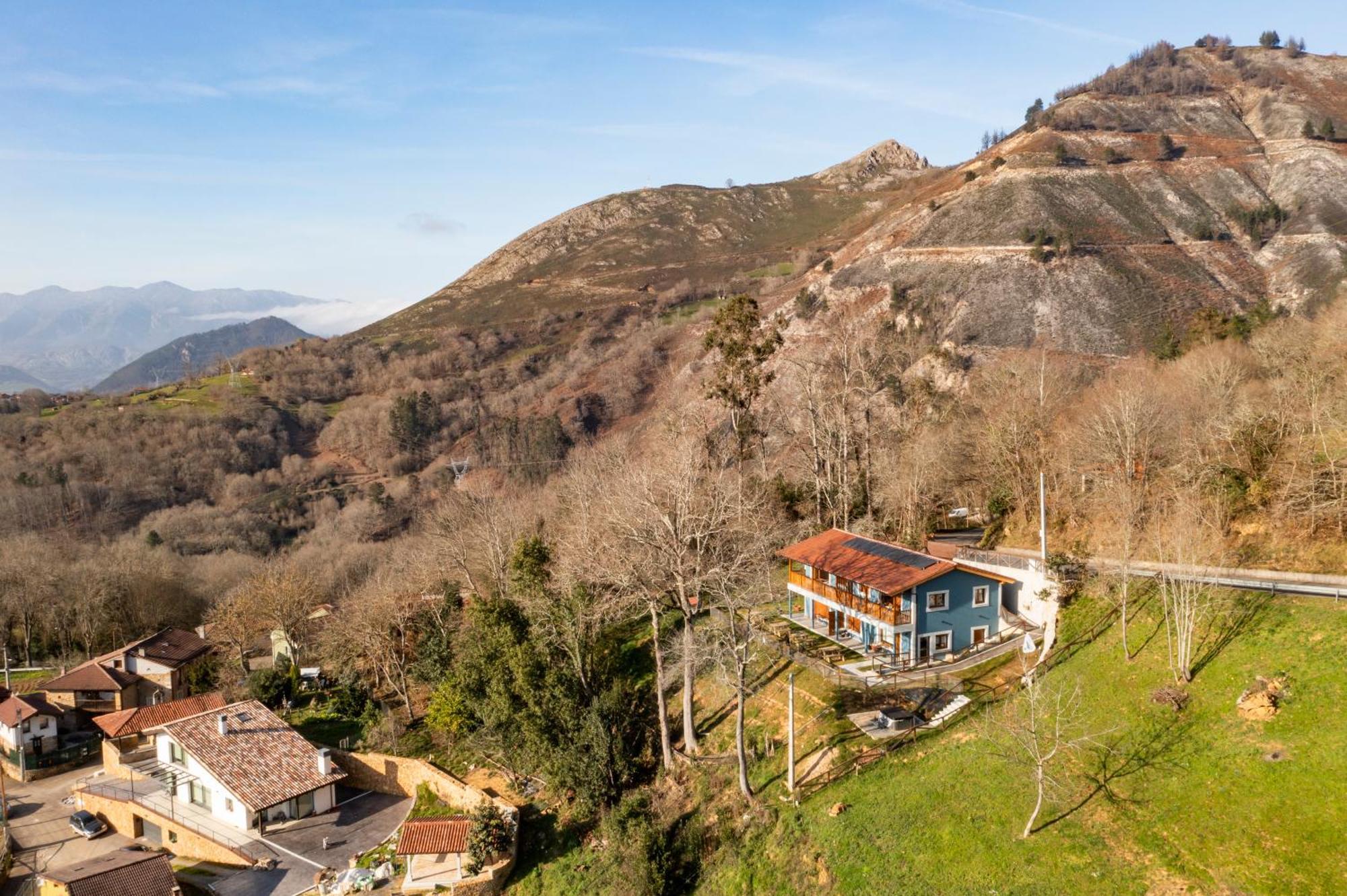 Apartamentos Montes Vindios Onís Екстериор снимка